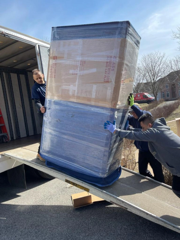 Should You Hire Movers or Do It Yourself? Pros and Cons for CT Residents
